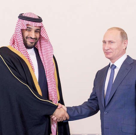 صاحب السمو الملكي الامير محمد بن سلمان ولي ولي العهد النائب الثاني لرئيس مجلس الوزراء وزير الدفاع السعوديوالرئيس الروسي فلاديمير بوتين قبيل مباحثاتهما في موسكو امس الاول العربية نت
