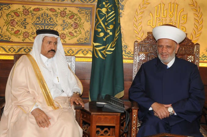 مفتي لبنان الشيخ عبد اللطيف دريان مستقبلا السفير السعودي علي عواض عسيري	محمود الطويل﻿