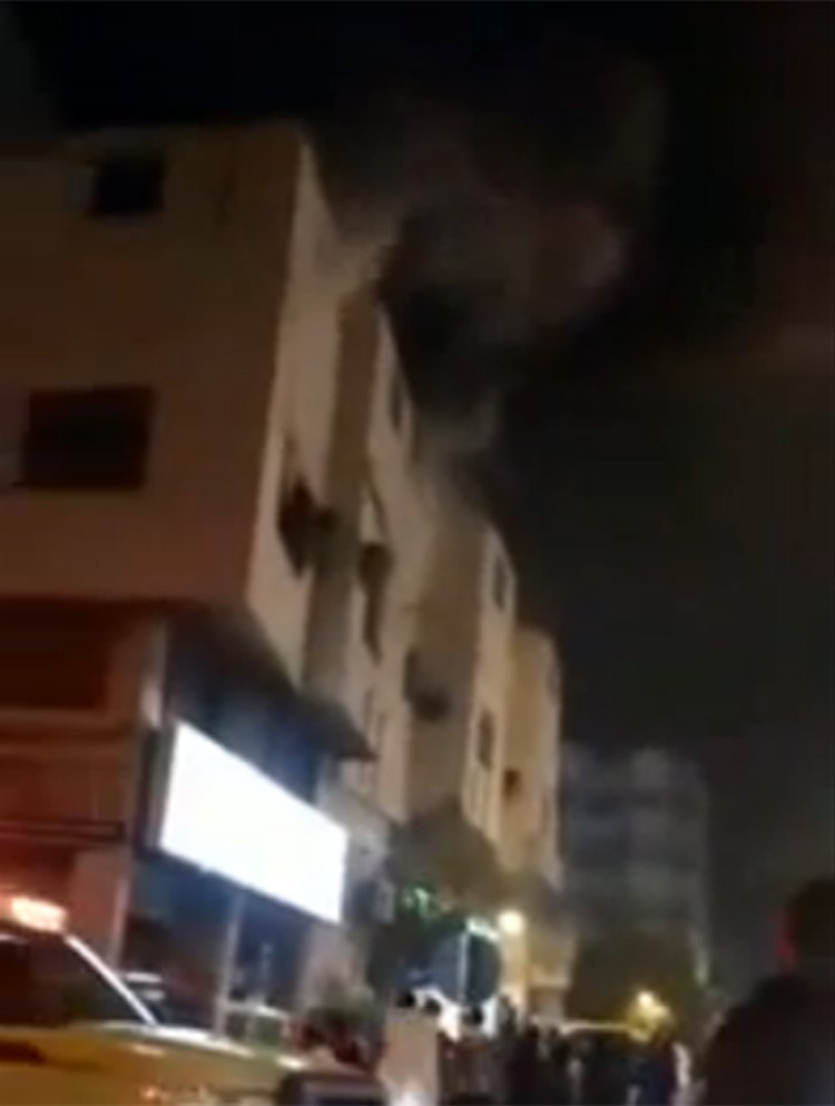 بالفيديو.. لحظة القاء أم اطفالها ثم نفسها من شرفة منزلهم بالمدينة المنورة فراراً من احتراقه
