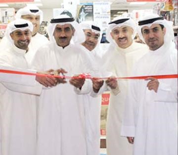 الشبو يقص شريط الافتتاح بحضور رئيس واعضاء مجلس الادارة﻿