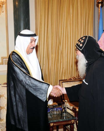 الشيخ جابر العبدالله يتلقى التهاني من القمص بيجول الانبا بيشوي