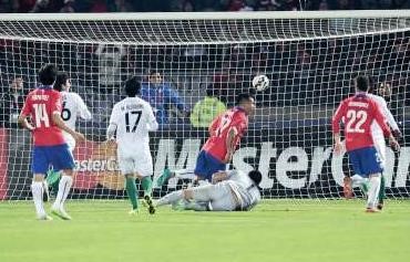 تشيلي تمطر شباك بوليفيا وتبلغ معها ربع النهائي