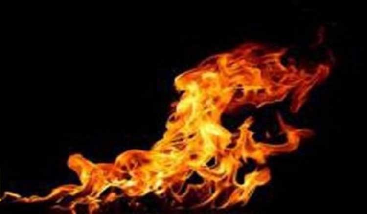 سعودي يستدرج شقيقه لمنزل مستأجر ويقيده بالحبال ويُشعل النار فيه حتى الموت