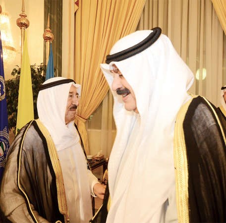 صاحب السمو مصافحا خالد الجارالله ﻿