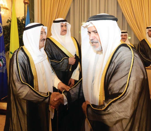 صاحب السمو يتلقى التهنئة من السفير البحريني الشيخ خليفة بن حمد ال خليفة ﻿