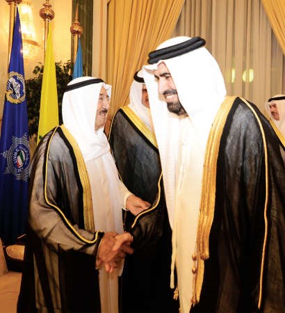 صاحب السمو الامير مصافحا السفير الاماراتي رحمة الزعابي ﻿