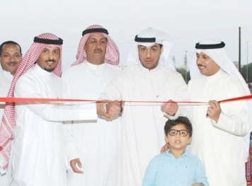 ثامر العدواني وعبدالله ناشي ومبارك الشريكة خلال افتتاح المهرجان الرمضاني