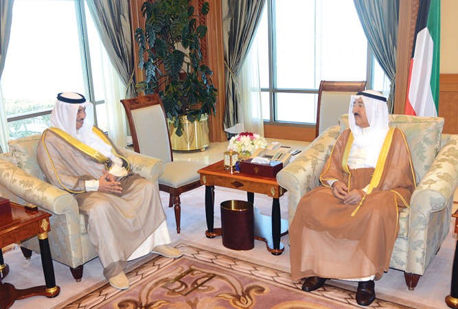 صاحب السمو الامير الشيخ صباح الاحمد خلال استقباله سمو رئيس مجلس الوزراء الشيخ جابر المبارك