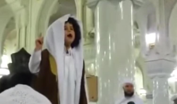 بالفيديو.. طفل فصيح يلقي "خطبة الوداع" بالمسجد الحرام يجتاح مواقع التواصل 