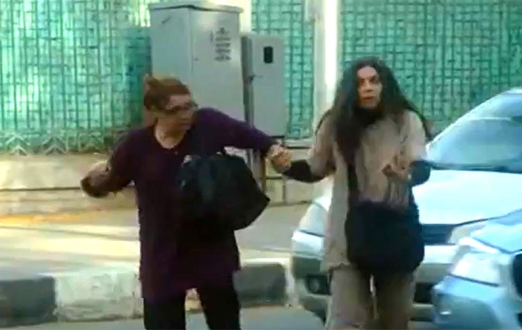 بالفيديو.. رد فعل المارة على تناول "سوسن بدر" الطعام في نهار رمضان