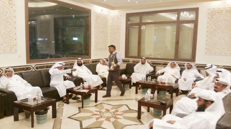 ديعقوب الصانع خلال لقائه عددا من قيادات الاوقاف