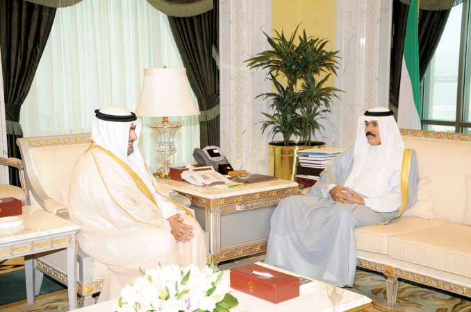 سمو ولي العهد الشيخ نواف الاحمد مستقبلا الشيخ ثامر العلي﻿