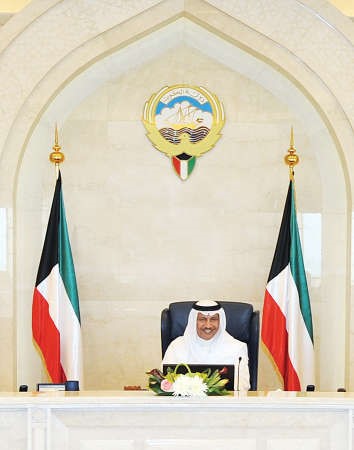 سمو رئيس الوزراء الشيخ جابر المبارك مترئسا اجتماع مجلس الوزراء امس ﻿