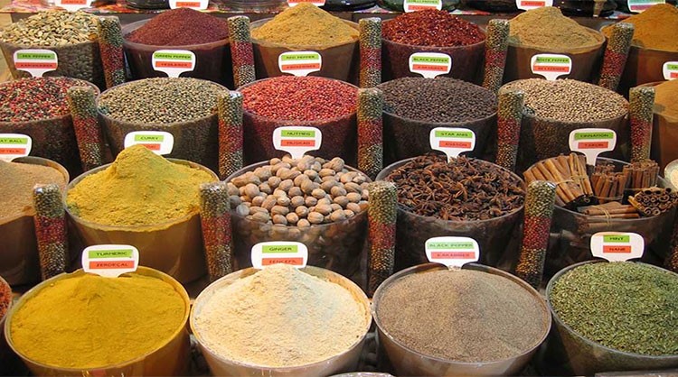 التوابل لان الاغذية المحتوية على نسبة كبيرة من البهارات والتوابل تتطلب شرب كميات كبيرة من الماء والاحساس بالعطش