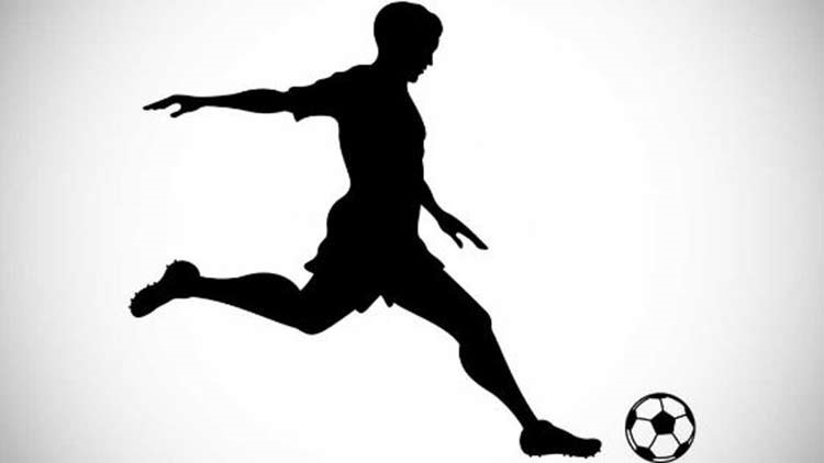 نادٍ عريق في الدوري الإنجليزي يسرّح 3 من لاعبيه لتورطهم في فضيحة جنسية 