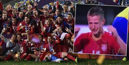 بالفيديو... لاعب صربي يذرف الدموع احتفالاً ببطولة العالم 
