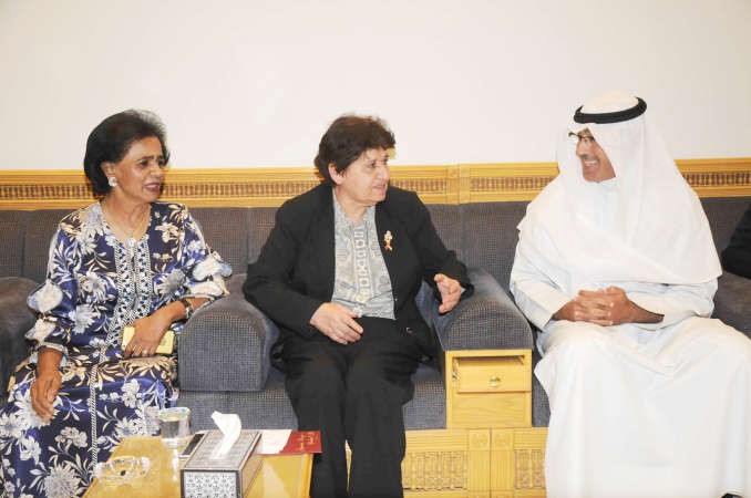 الشيخة فريحة الاحمد والشيخ فواز الخالد يهنئان 