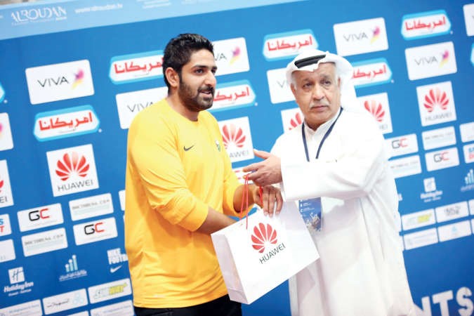 تسليم جائزة افضل لاعب في المباراة﻿