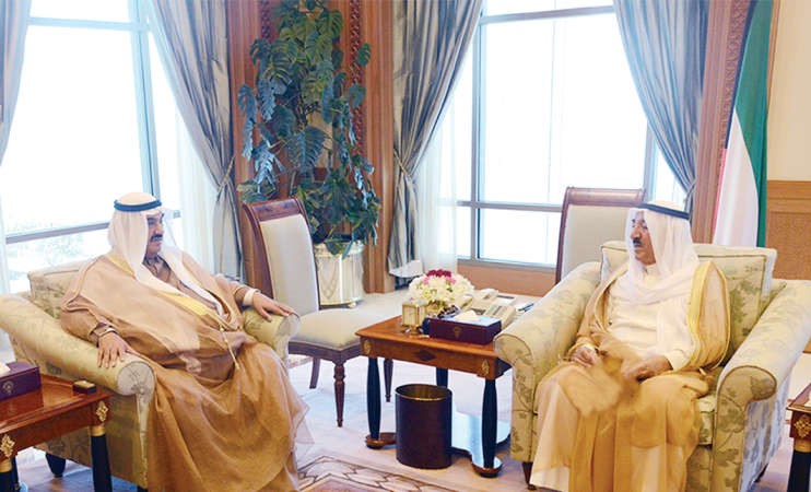 صاحب السمو الامير الشيخ صباح الاحمد مستقبلا سمو الشيخ ناصر المحمد ﻿