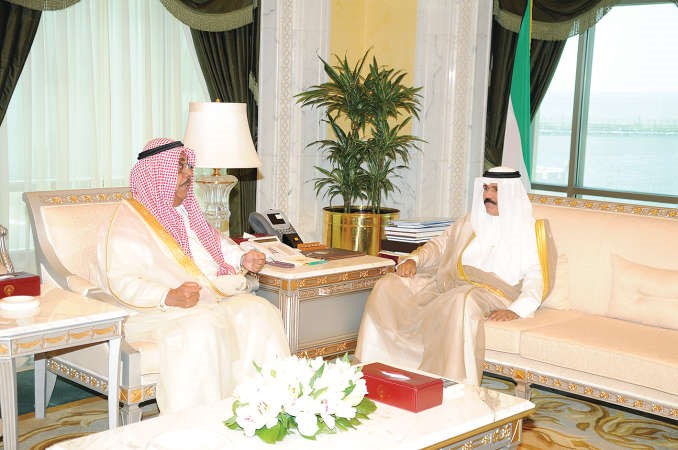 سمو ولي العهد الشيخ نواف الاحمد لدى استقباله الشيخ جابر الخالد