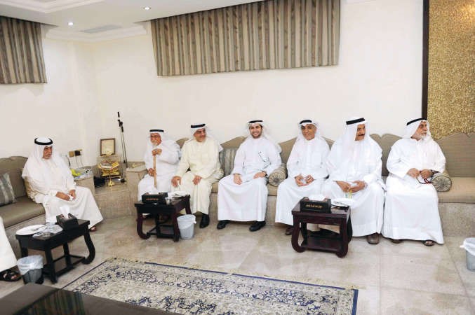 دخليل عبدالله بين المهنئين
