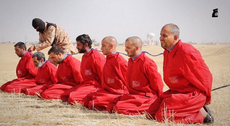 بالفيديو والصور.. داعش يبتكر أساليب أكثر وحشية للإعدام: الاغراق بقفص مغلق في البحر.. والاعدام حرقاً بالسيارة!