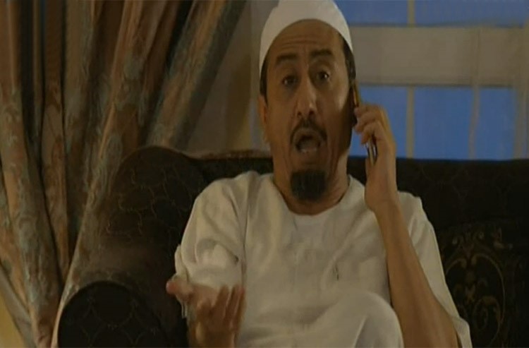 بالفيديو.. ناصر القصبي يتحدث بجهاز "الآيفون" بالمقلوب في مسلسل سيلفي