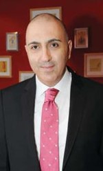 مدير الفندق علي حداد
