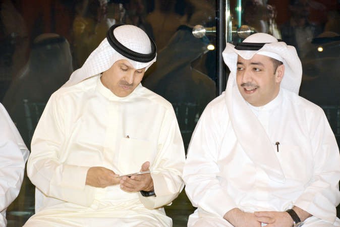 الشيخ طلال العذبي الصباح وعلي العبيد خلال الغبقة﻿