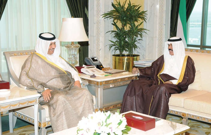 سمو ولي العهد الشيخ نواف الاحمد مستقبلا سمو رئيس الوزراء الشيخ جابر المبارك﻿