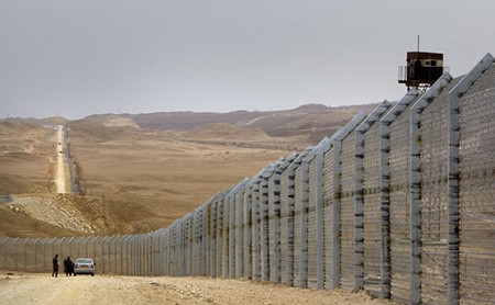 خندق مصري ضخم على حدود غزة لمواجهة الأنفاق