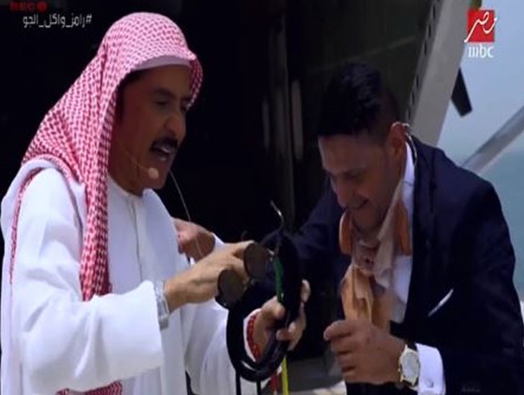 بالفيديو والصور.. عبدالله بالخير يسجل أغرب رد فعل ببرنامج "رامز واكل الجو"
