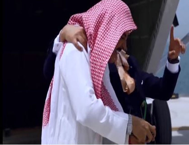 بالفيديو والصور.. عبدالله بالخير يسجل أغرب رد فعل ببرنامج "رامز واكل الجو"