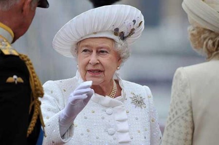 ملكة بريطانيا Elizabeth الثانية