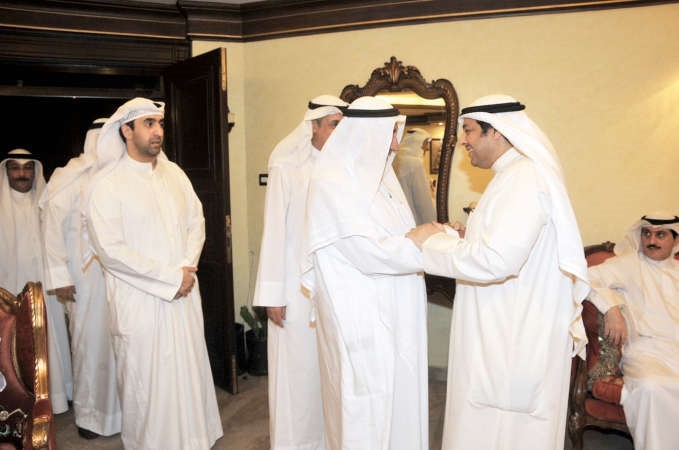 الصانع يتلقى التهاني﻿
