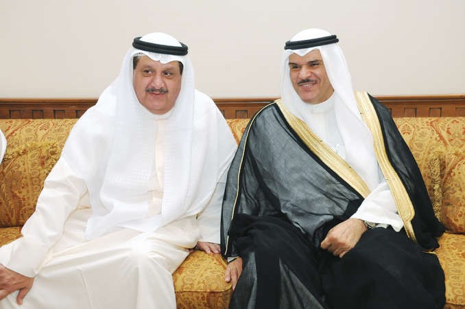الشيخ سلمان الحمود مهنئا عيسى الكندري﻿