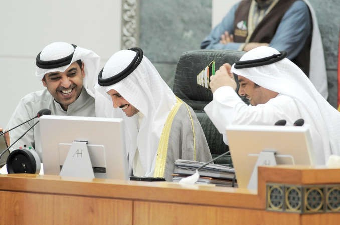 الرئيس الغانم والشيخ محمد العبدالله ويعقوب الصانع
