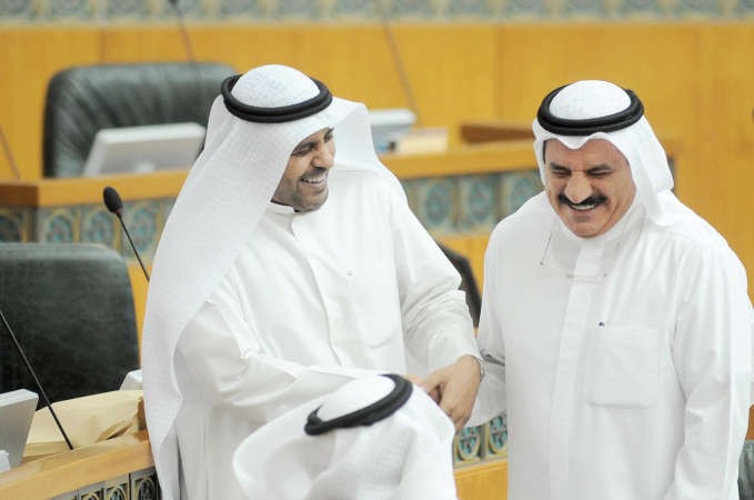 ابتسامة مشتركة بين عبدالله المعيوف ومحمد الجبري
