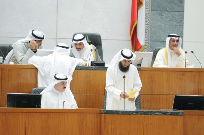 رئيس مجلس الامة مرزوق الغانم والشيخ محمد العبدالله ومعادل الخرافي على المنصة وتبدو الامانة العامةهاني الشمري
