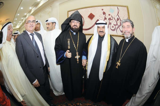 عدد من رجال الدين المسيحي يهنئون سموه﻿