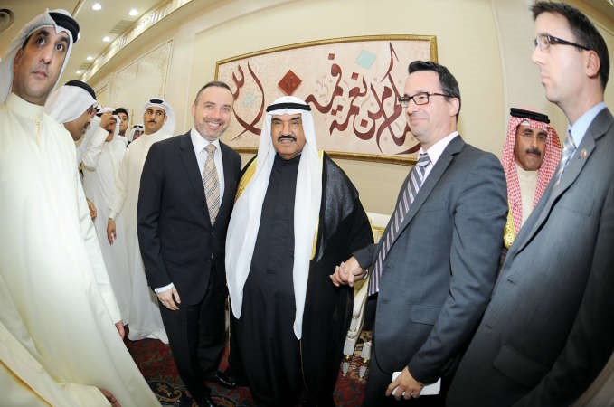 السفير الفرنسي كريستيان نخلة يقدم التهاني ﻿