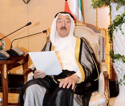 صاحب السمو الامير يلقي كلمته خلال زيارته مبنى الشيخ نواف الاحمد بوزارة الداخلية﻿