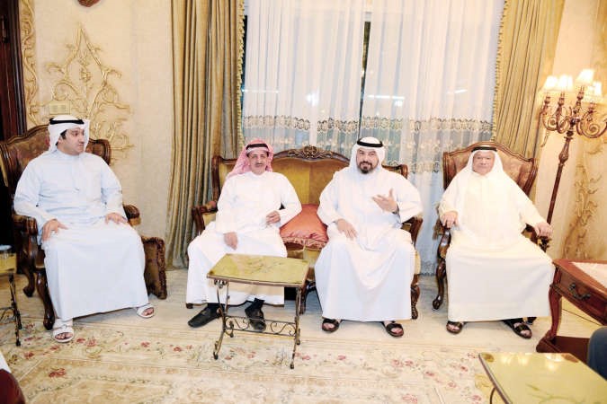 الشيخ دطلال الفهد مع احمد الشحومي وفهد الغانم