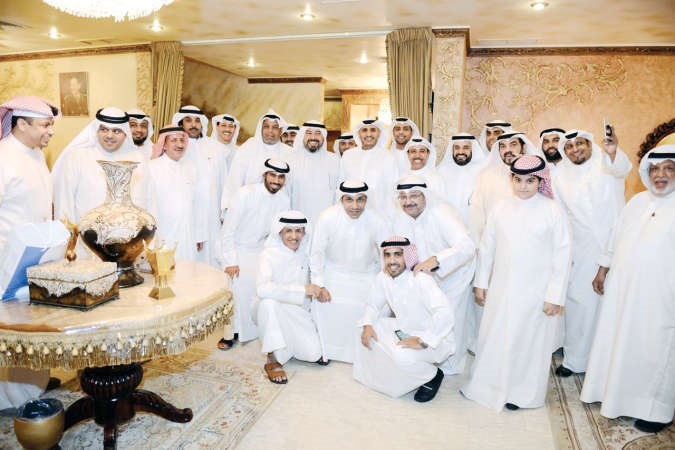الفهد يتوسط الحضور