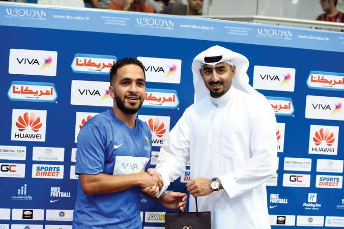 محمد بوخمسين يكرم افضل لاعب