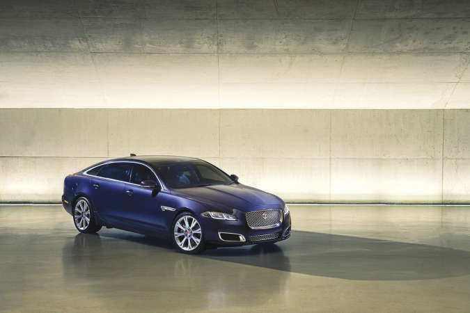 جاكوار XJ.. معايير جديدة للرفاهية والتصميم والأداء
