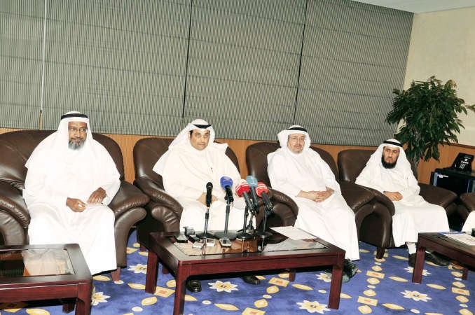 يعقوب الصانع ودعادل الفلاح وفريد عمادي خلال المؤتمر الصحافي قاسم باشا