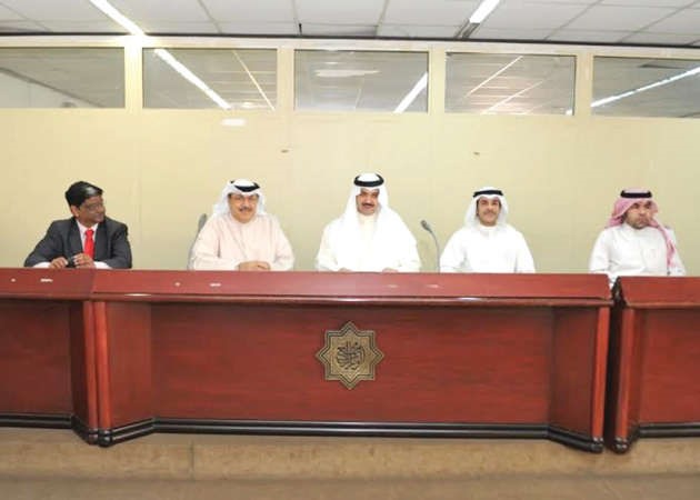الشيخ مبارك العبدالله وسعدون علي خلال الجمعية العمومية﻿