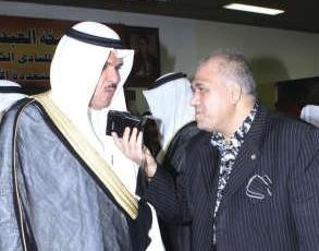 الشيخ سلمان الحمود يتحدث للزميل هشام المليجي