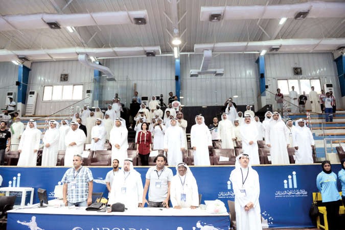 الوقوف دقيقة حداد على ارواح الشهداء